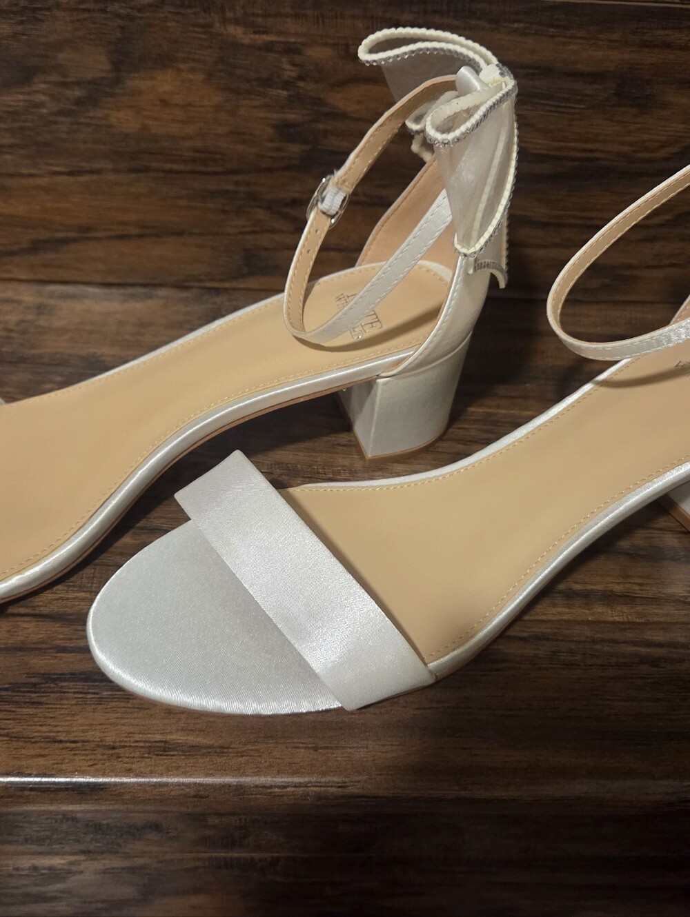 Kate Whitcomb London Shoes in Ivory  Size 9 - Picture 5 of 7